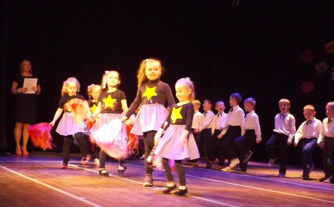 Przedszkolaki zatańczyły dla rodziców (zdjęcia)