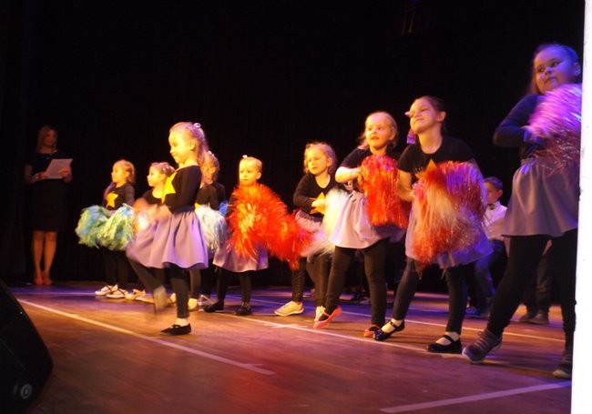 Przedszkolaki zatańczyły dla rodziców (zdjęcia)