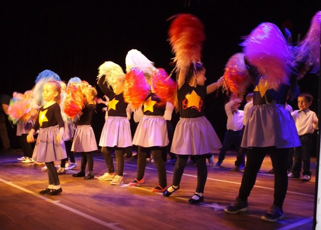 Przedszkolaki zatańczyły dla rodziców (zdjęcia)