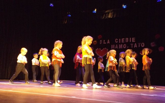 Przedszkolaki zatańczyły dla rodziców (zdjęcia)