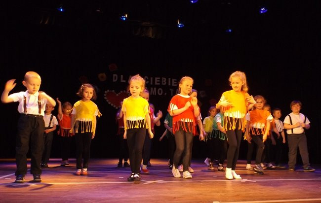 Przedszkolaki zatańczyły dla rodziców (zdjęcia)