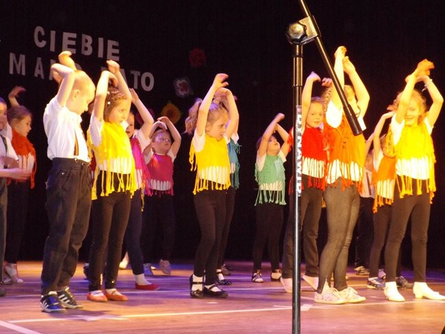 Przedszkolaki zatańczyły dla rodziców (zdjęcia)