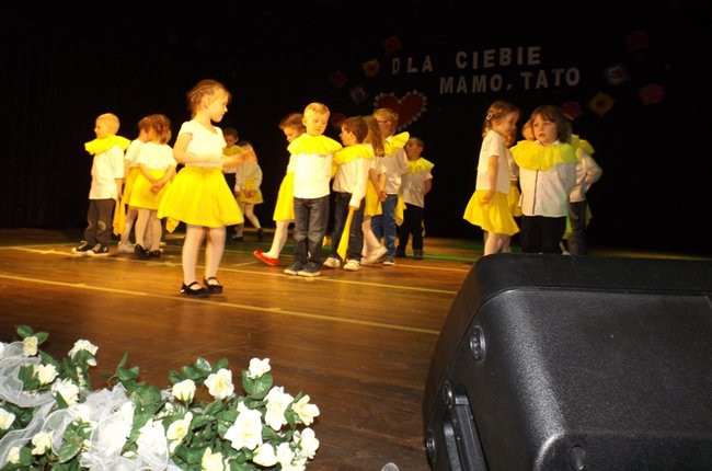 Przedszkolaki zatańczyły dla rodziców (zdjęcia)