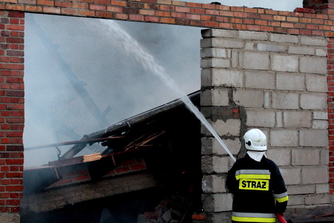 Pożar budynków gospodarczych w Mórkowie (zdjęcia)