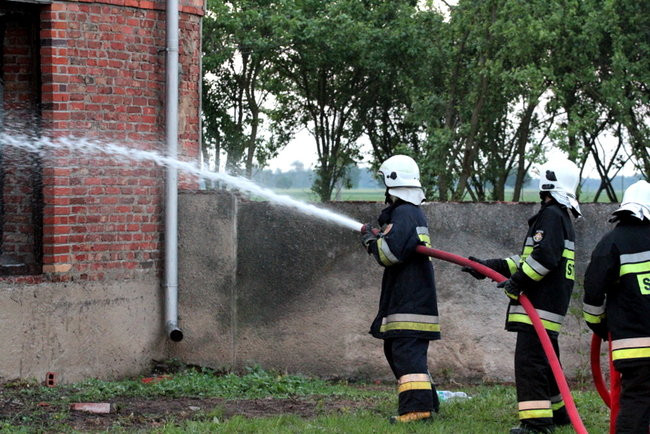 Pożar budynków gospodarczych w Mórkowie (zdjęcia)