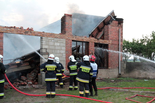 Pożar budynków gospodarczych w Mórkowie (zdjęcia)