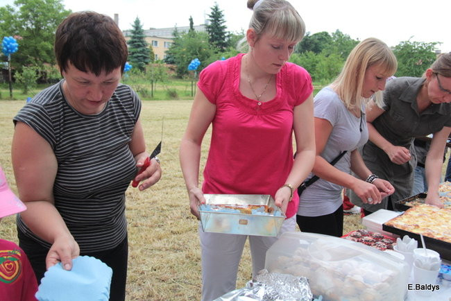 Bawili się w klasztornym ogrodzie (zdjęcia)