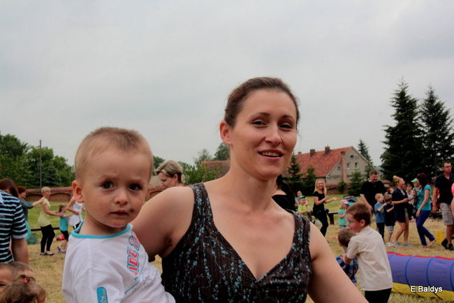 Bawili się w klasztornym ogrodzie (zdjęcia)