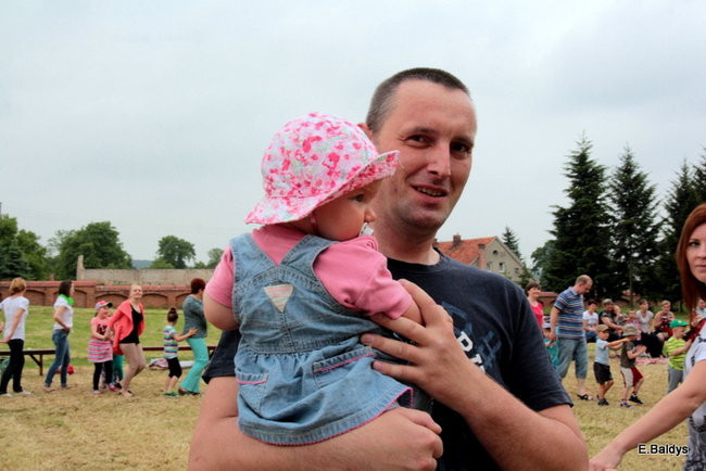 Bawili się w klasztornym ogrodzie (zdjęcia)