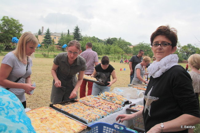 Bawili się w klasztornym ogrodzie (zdjęcia)