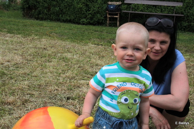 Bawili się w klasztornym ogrodzie (zdjęcia)