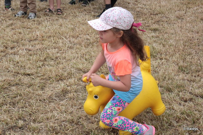 Bawili się w klasztornym ogrodzie (zdjęcia)