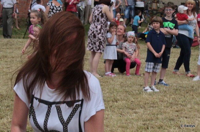 Bawili się w klasztornym ogrodzie (zdjęcia)