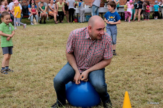 Bawili się w klasztornym ogrodzie (zdjęcia)