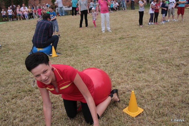 Bawili się w klasztornym ogrodzie (zdjęcia)