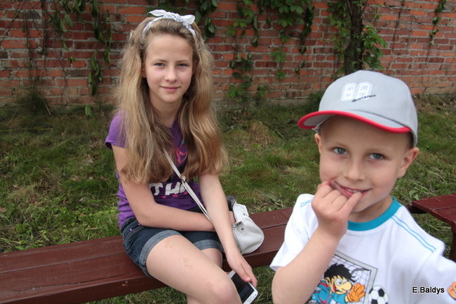 Bawili się w klasztornym ogrodzie (zdjęcia)