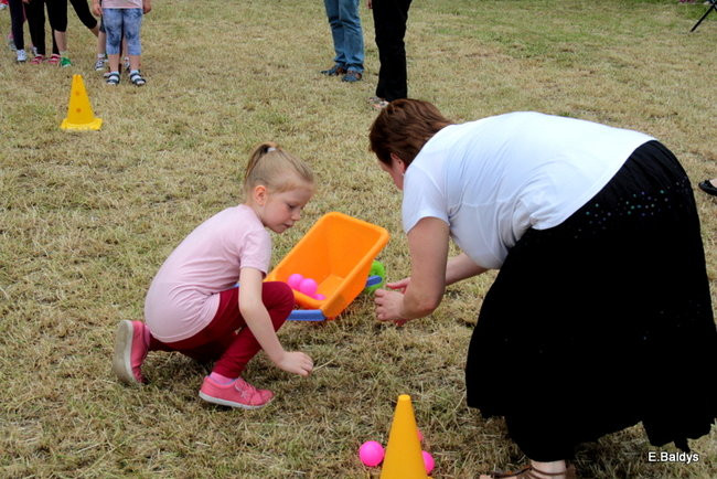 Bawili się w klasztornym ogrodzie (zdjęcia)