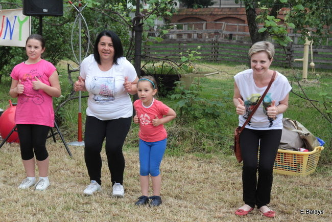 Bawili się w klasztornym ogrodzie (zdjęcia)