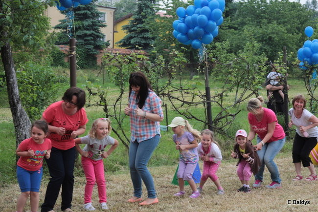 Bawili się w klasztornym ogrodzie (zdjęcia)