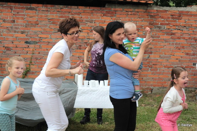 Bawili się w klasztornym ogrodzie (zdjęcia)