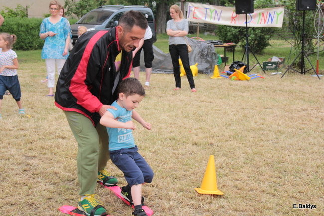Bawili się w klasztornym ogrodzie (zdjęcia)