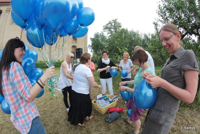 Bawili się w klasztornym ogrodzie (zdjęcia)