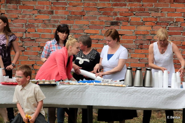 Bawili się w klasztornym ogrodzie (zdjęcia)