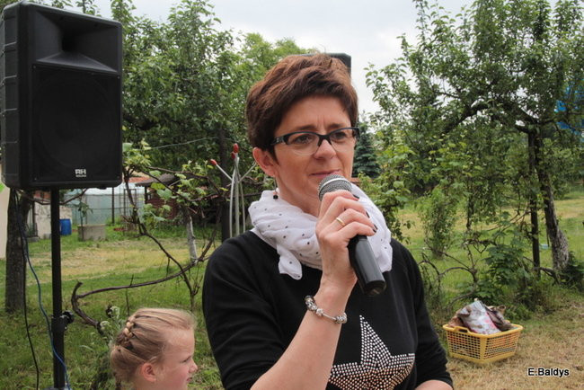 Bawili się w klasztornym ogrodzie (zdjęcia)