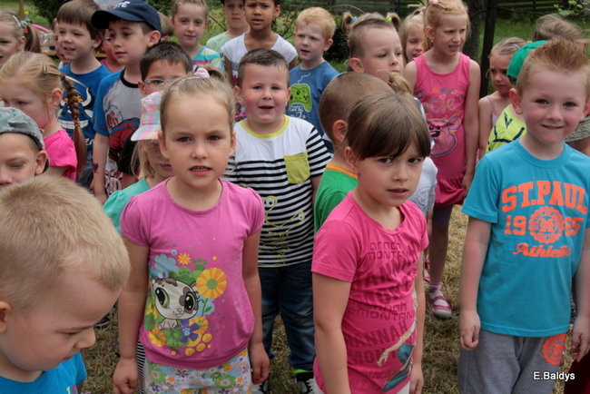 Bawili się w klasztornym ogrodzie (zdjęcia)