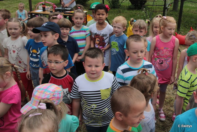 Bawili się w klasztornym ogrodzie (zdjęcia)