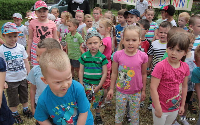 Bawili się w klasztornym ogrodzie (zdjęcia)