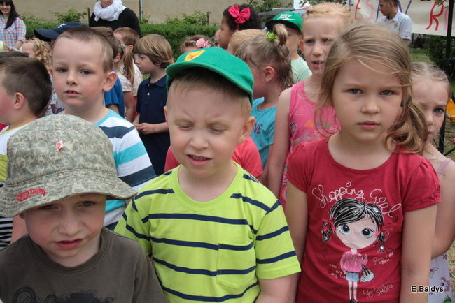 Bawili się w klasztornym ogrodzie (zdjęcia)