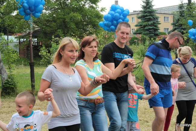 Bawili się w klasztornym ogrodzie (zdjęcia)