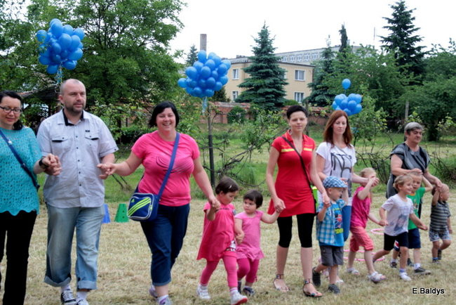 Bawili się w klasztornym ogrodzie (zdjęcia)