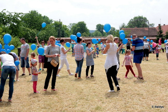 Bawili się w klasztornym ogrodzie (zdjęcia)