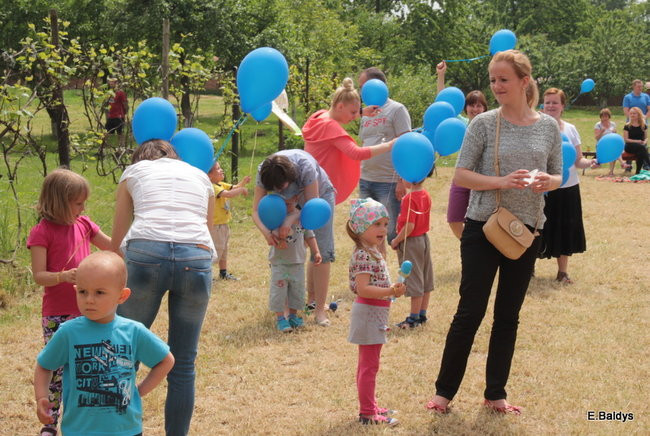 Bawili się w klasztornym ogrodzie (zdjęcia)