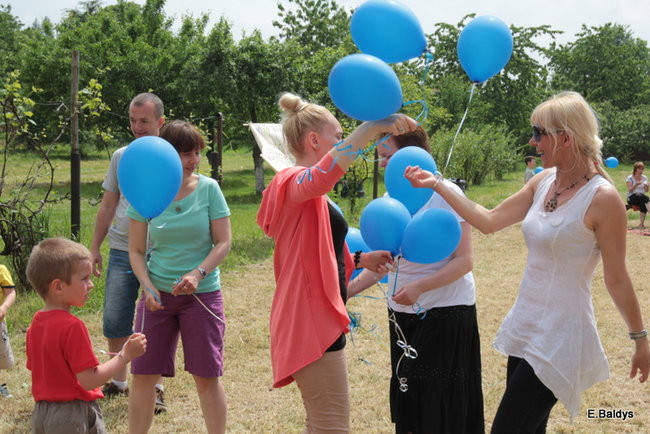 Bawili się w klasztornym ogrodzie (zdjęcia)