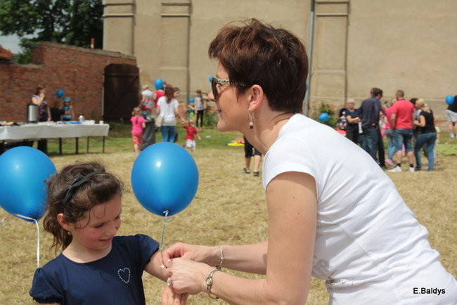 Bawili się w klasztornym ogrodzie (zdjęcia)