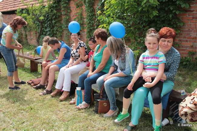 Bawili się w klasztornym ogrodzie (zdjęcia)