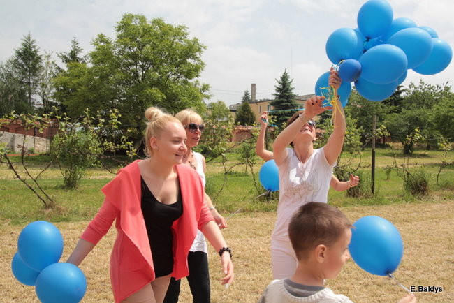 Bawili się w klasztornym ogrodzie (zdjęcia)