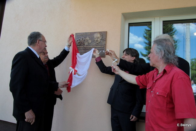 Twórca teatru upamiętniony (zdjęcia)