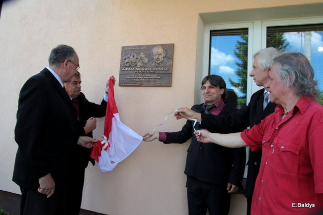 Twórca teatru upamiętniony (zdjęcia)