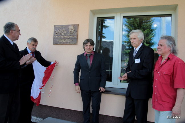 Twórca teatru upamiętniony (zdjęcia)