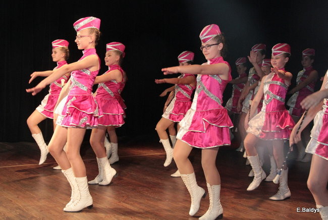 100 mażoretek na jednej scenie (zdjęcia)