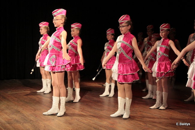 100 mażoretek na jednej scenie (zdjęcia)