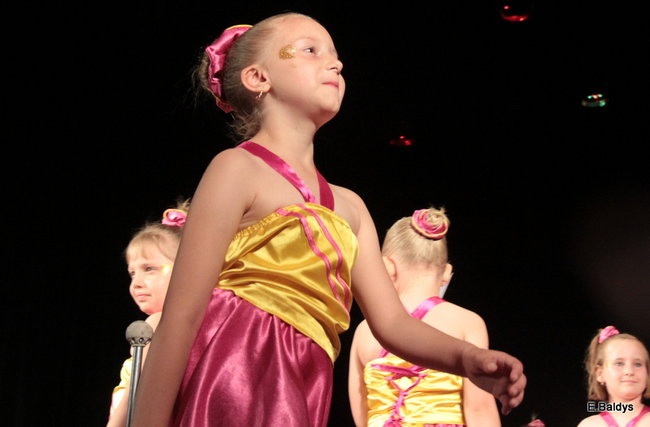 100 mażoretek na jednej scenie (zdjęcia)