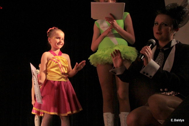 100 mażoretek na jednej scenie (zdjęcia)