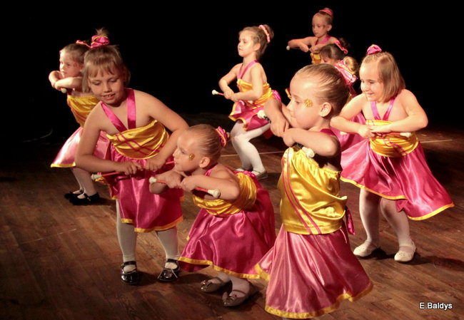 100 mażoretek na jednej scenie (zdjęcia)