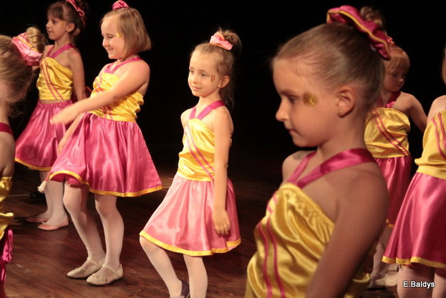 100 mażoretek na jednej scenie (zdjęcia)