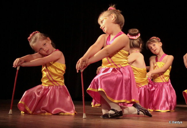 100 mażoretek na jednej scenie (zdjęcia)